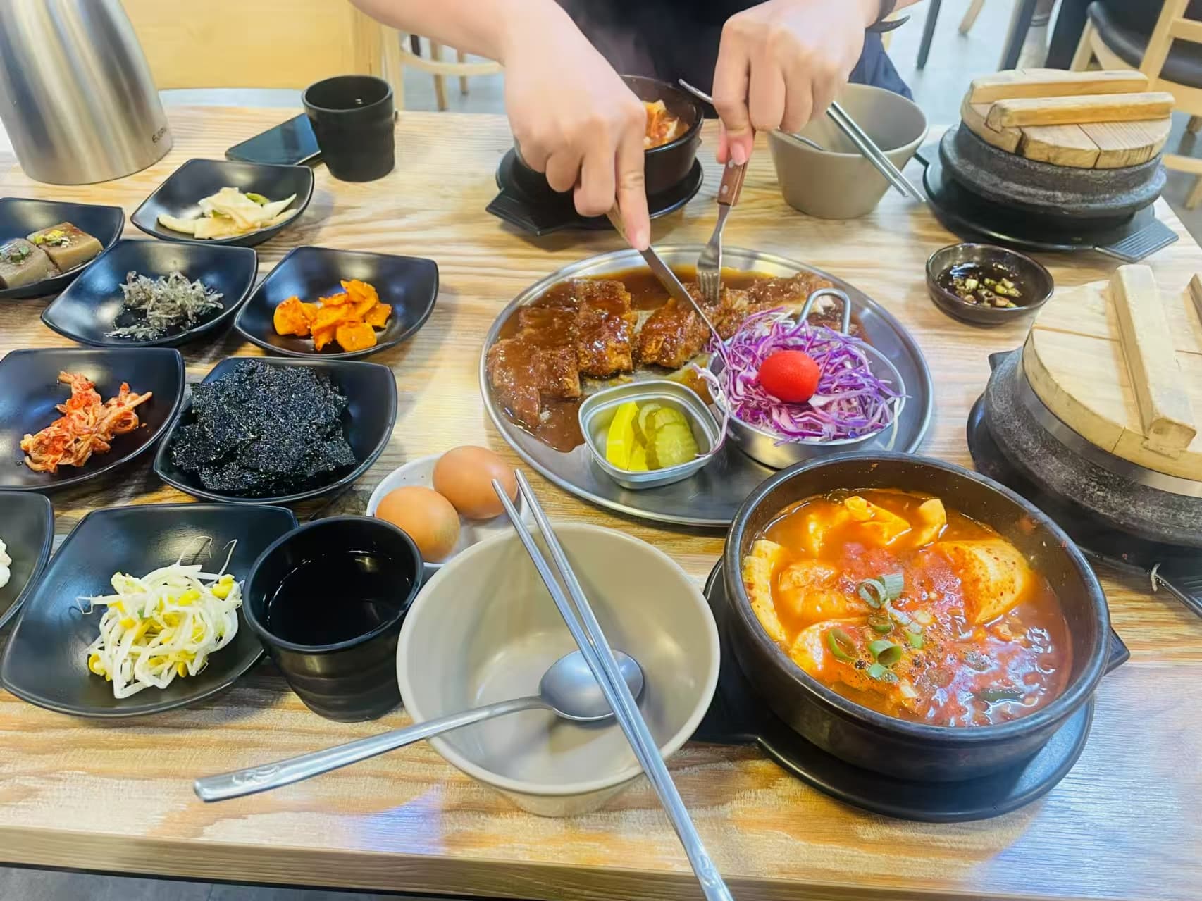 韩国的石锅拌饭~也不错~