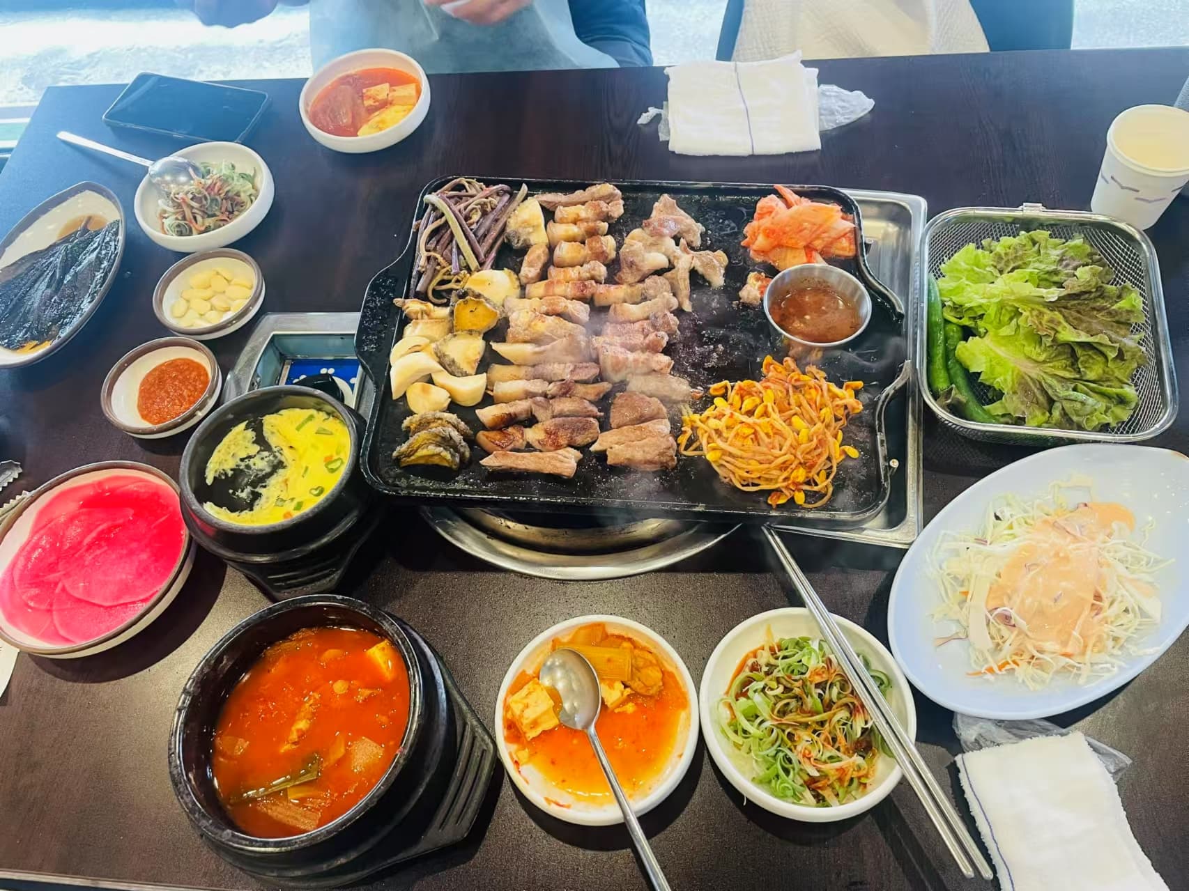 七星街上的网红黑猪肉店，看着好看，但味道感觉不如济州第一黑猪肉...